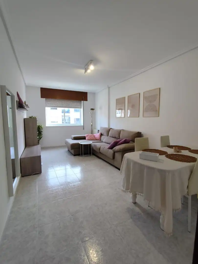 Sala d'estar de Pis de lloguer en Barbadás amb Calefacció, Parquet i Balcó