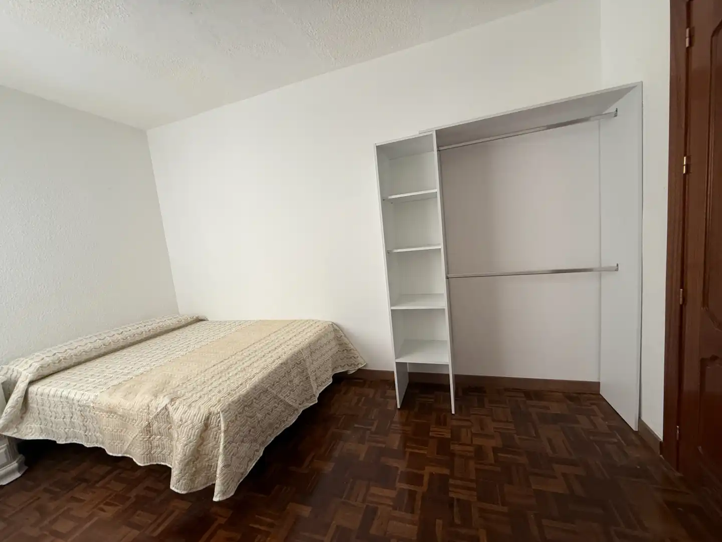 Schlafzimmer von Wohnung zur untervermieten in Córdoba mit Klimaanlage, Heizung und Möbliert
