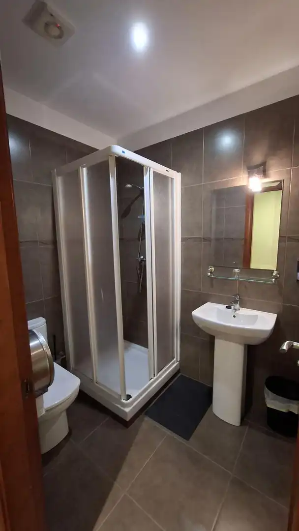 Baño de Local de alquiler en Abegondo con Amueblado