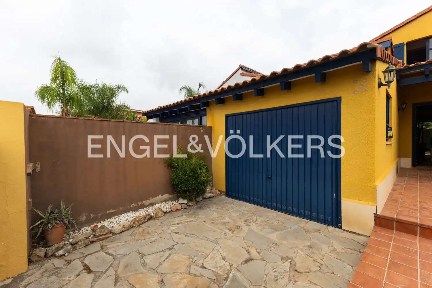 Vista exterior de Casa o xalet en venda en Riba-roja de Túria amb Aire condicionat, Calefacció i Jardí privat