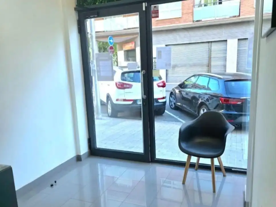 Local comercial en venda a calle joan molins parera 39, imagen 2