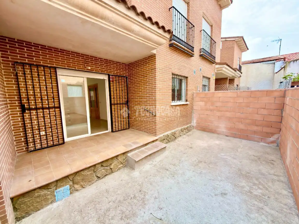 Jardín de Casa adosada en venta en Valdeaveruelo con Aire acondicionado, Calefacción y Balcón