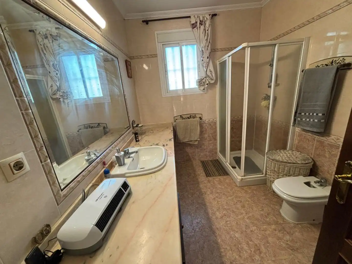 Bany de Casa o xalet en venda en Sevilla amb Piscina