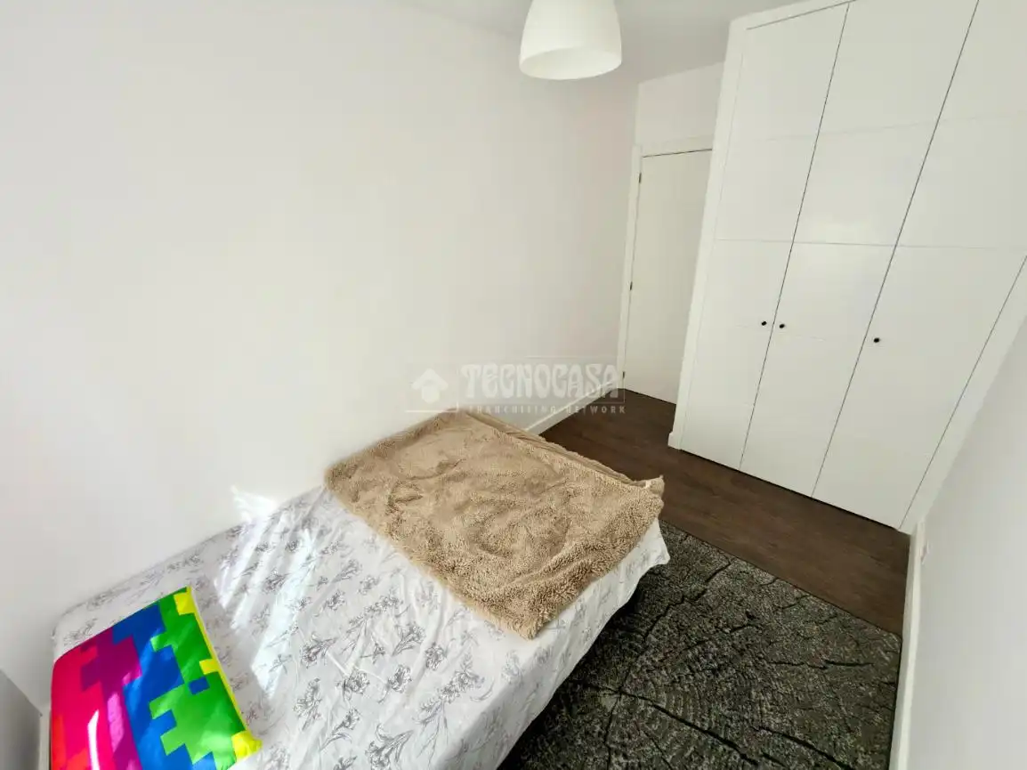 Schlafzimmer von Wohnung zum Verkauf in Cabanillas del Campo mit Klimaanlage, Heizung und Terrasse