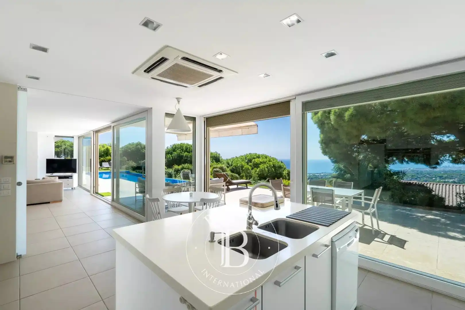 Küche von Haus oder Chalet zum Verkauf in Sant Andreu de Llavaneres mit Klimaanlage, Heizung und Privatgarten