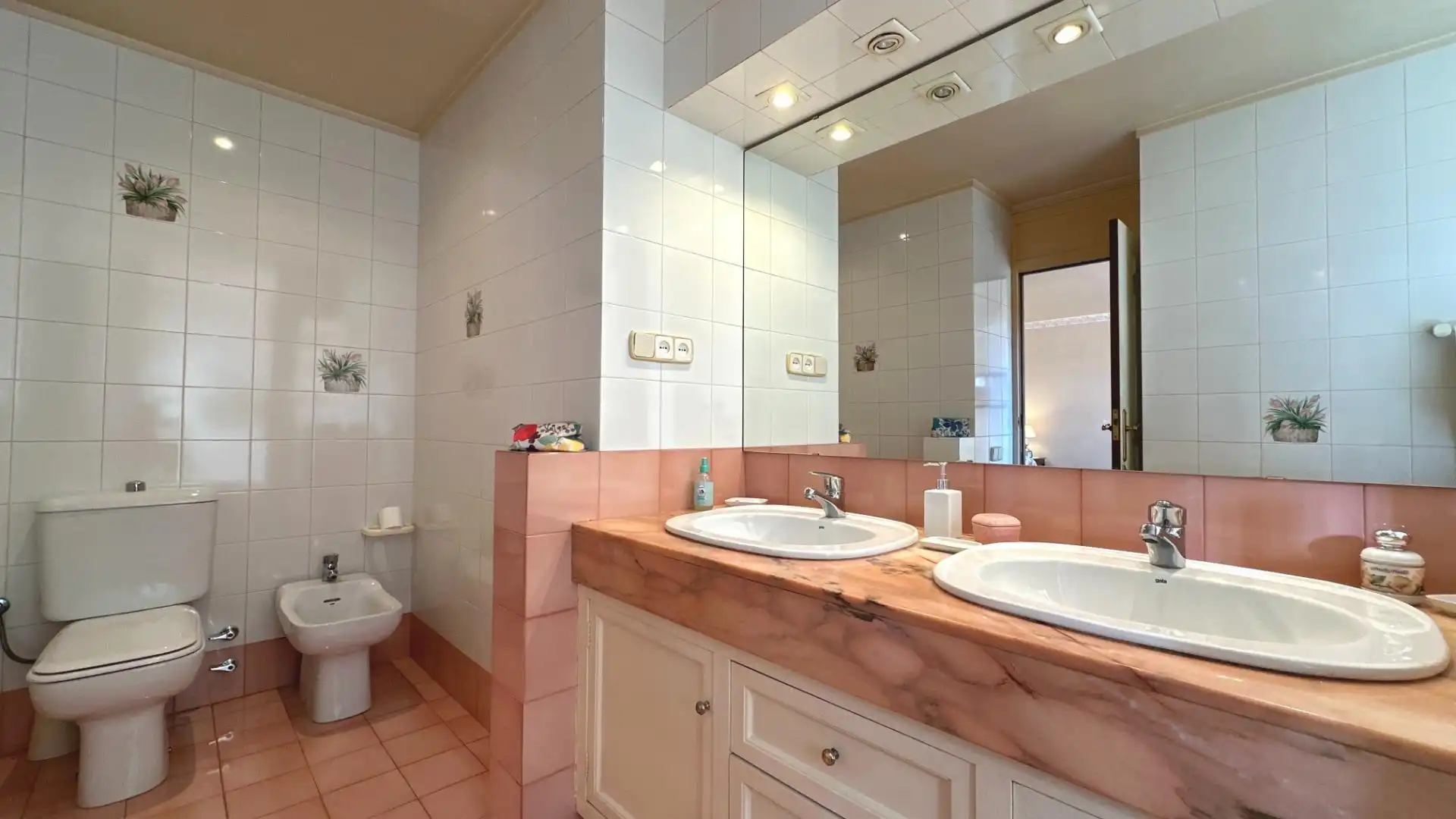 Bathroom of Houses for sale in Sant Cugat del Vallès  with Heating, Private garden and Parquet flooring