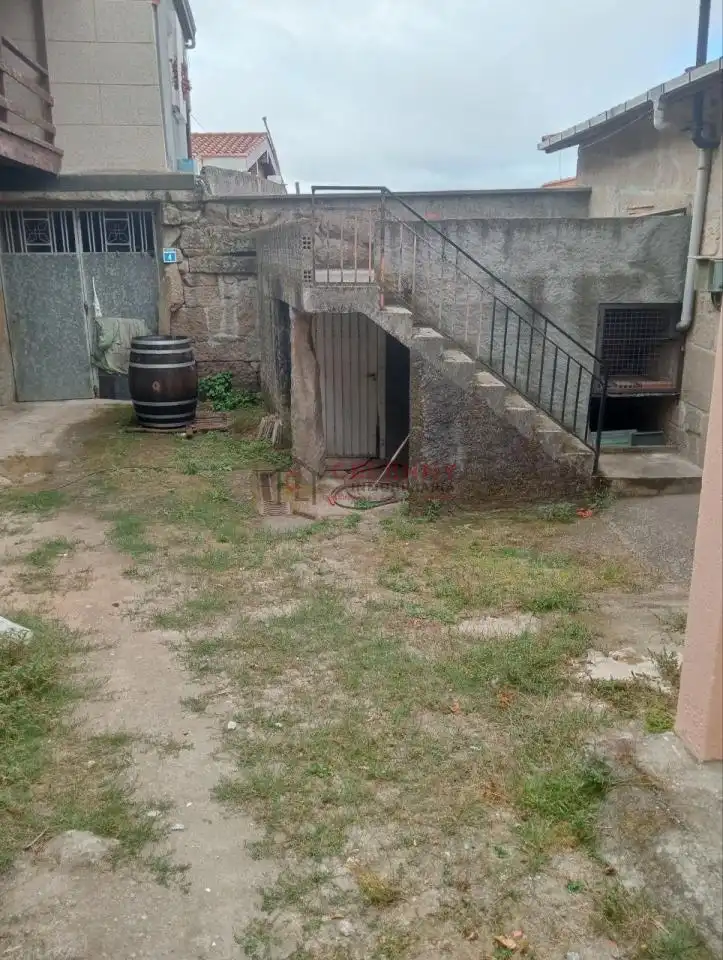 Einfamilien-Reihenhaus zur Miete in San Cibrao das Viñas mit Heizung und Balkon