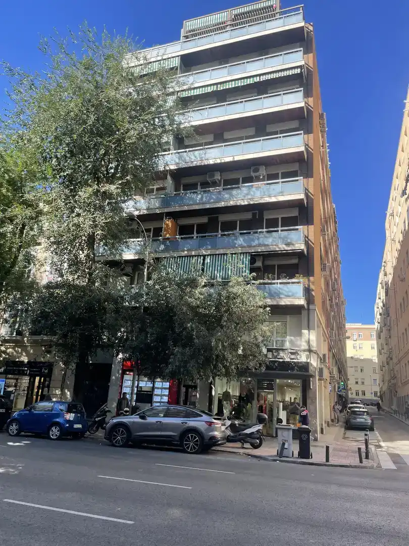 Vista exterior de Àtic en venda en  Madrid Capital amb Aire condicionat i Balcó