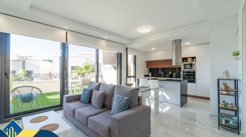 Apartamento con piscina comunitaria, en la provincia de Alicante, en Orihuela Costa. 2 habitaciones | 76 m² | A 3 km del mar