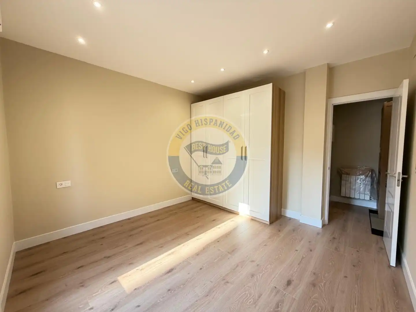 Habitación de Piso de alquiler en Vigo  con Calefacción, Parquet y Amueblado