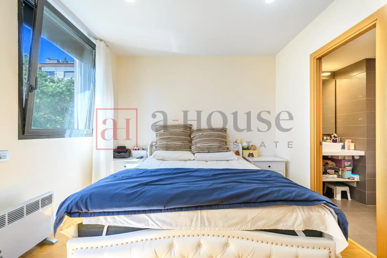 Schlafzimmer von Wohnung zum Verkauf in Barcelona mit Heizung, Parkett und Terrasse