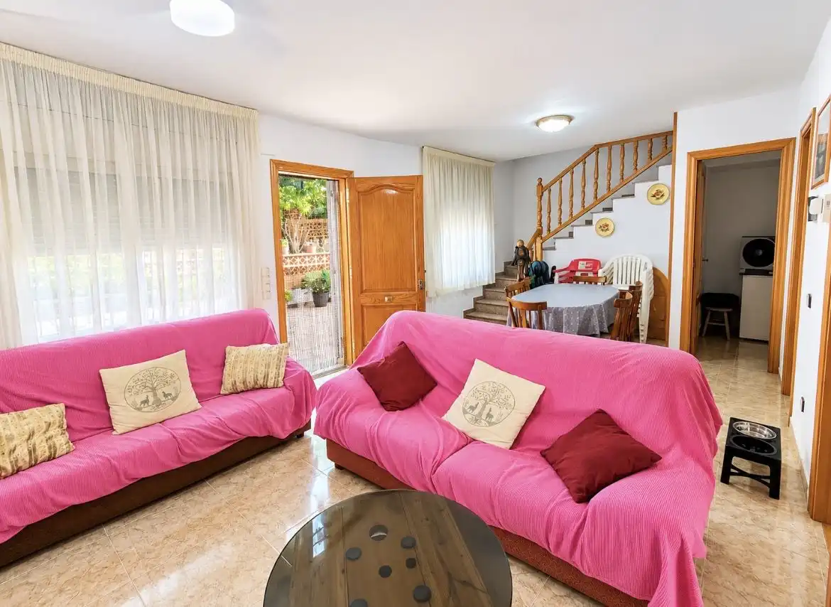 Sala d'estar de Casa o xalet en venda en Esparreguera amb Calefacció, Terrassa i Traster