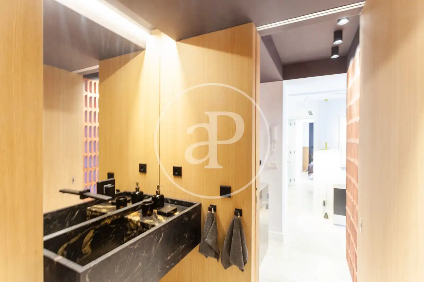 Bathroom of Flat for sale in Madrid  with Air Conditioner, Heating and Terrace