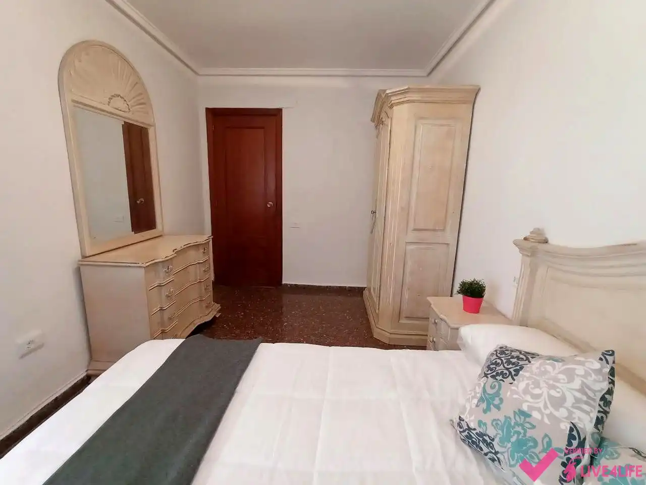 Habitación de Piso de alquiler en Valencia con Aire acondicionado, Terraza y Amueblado