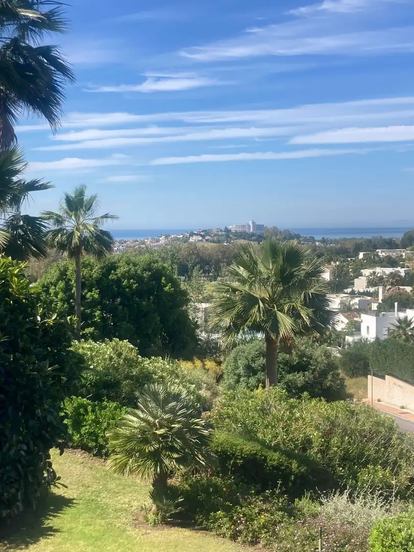 Außenansicht von Wohnungen zum Verkauf in Benahavís mit Terrasse und Möbliert