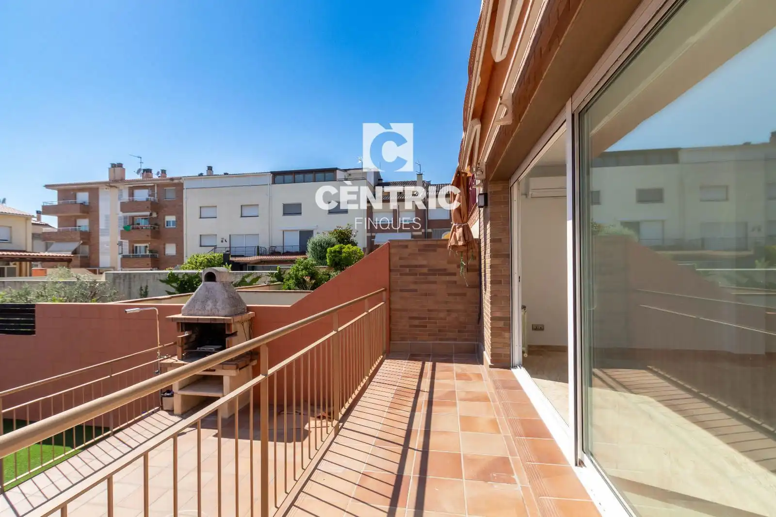 Vista exterior de Casa o xalet en venda en Castellar del Vallès amb Aire condicionat, Calefacció i Terrassa