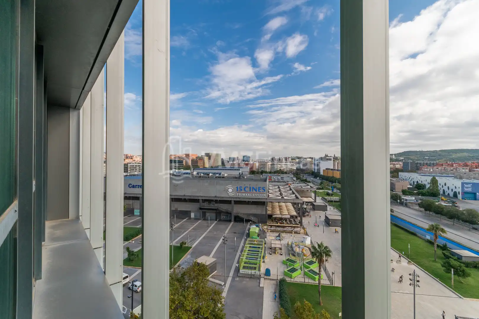 Vista exterior de Oficina en venda en L'Hospitalet de Llobregat amb Aire condicionat, Calefacció i Traster