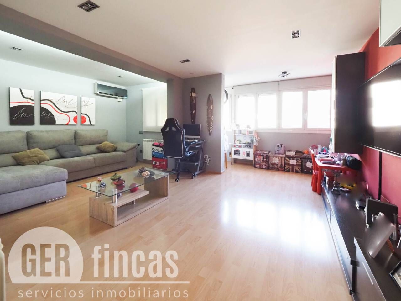 Sala d'estar de Pis en venda en Terrassa amb Aire condicionat, Calefacció i Parquet