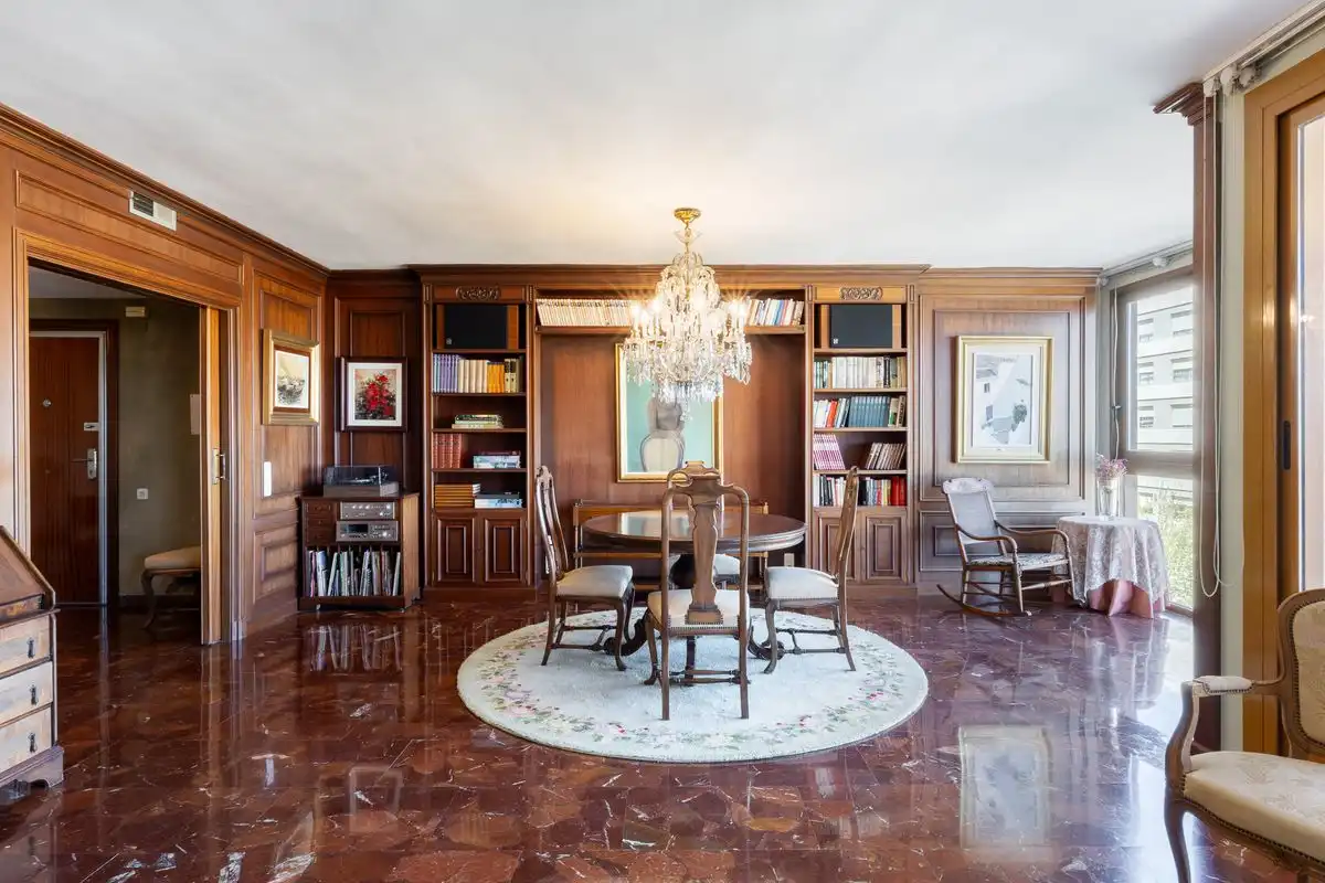 Flat with lift for sale in Pg. de les Germanies