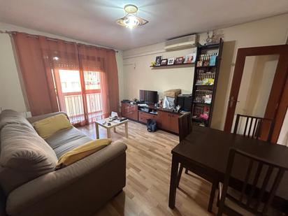 Living room of Flat for sale in Santa Coloma de Gramenet  with Air Conditioner and Balcony