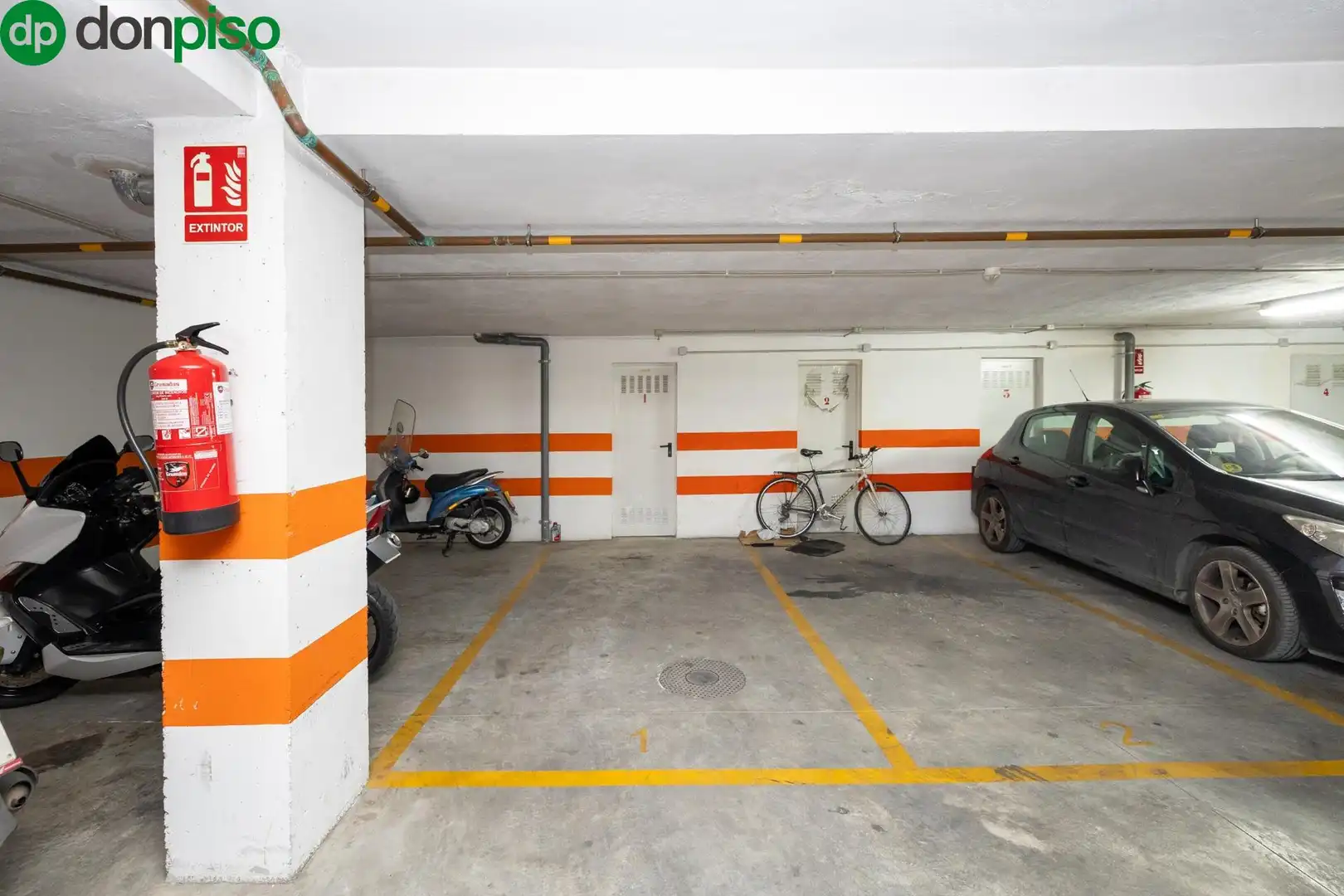 Parking of Flat for sale in Granada