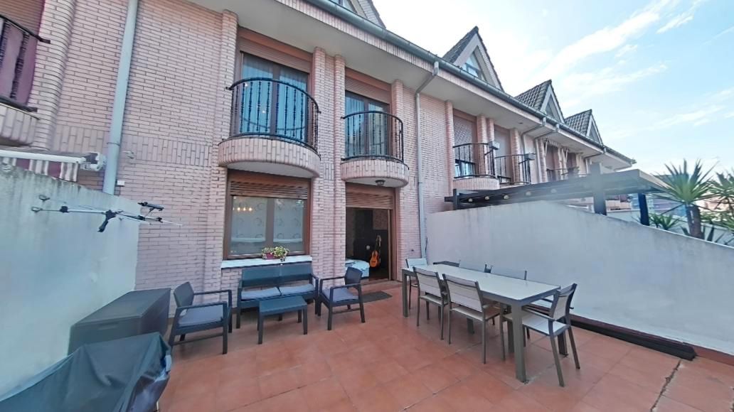 Terrassa de Casa o xalet en venda en Valle de Trápaga-Trapagaran amb Calefacció, Jardí privat i Terrassa