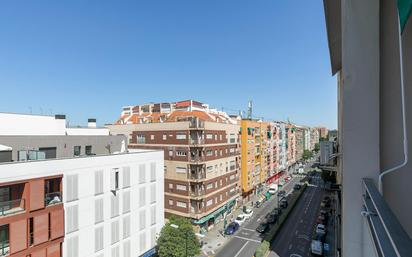 Vista exterior de Pis en venda en  Granada Capital amb Calefacció, Terrassa i Balcó