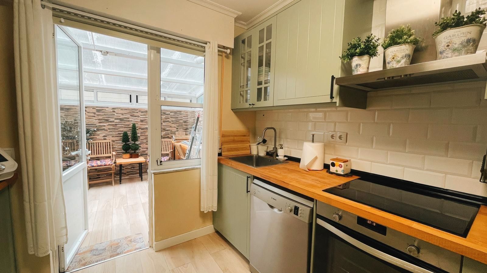 Cocina de Piso en venta en Ferrol con Calefacción, Terraza y Trastero