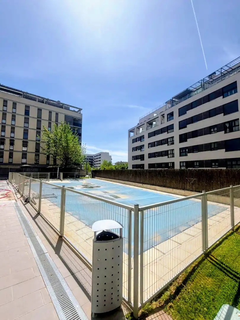 Swimming pool of Flat for sale in Madrid  with Air Conditioner, Heating and Private garden