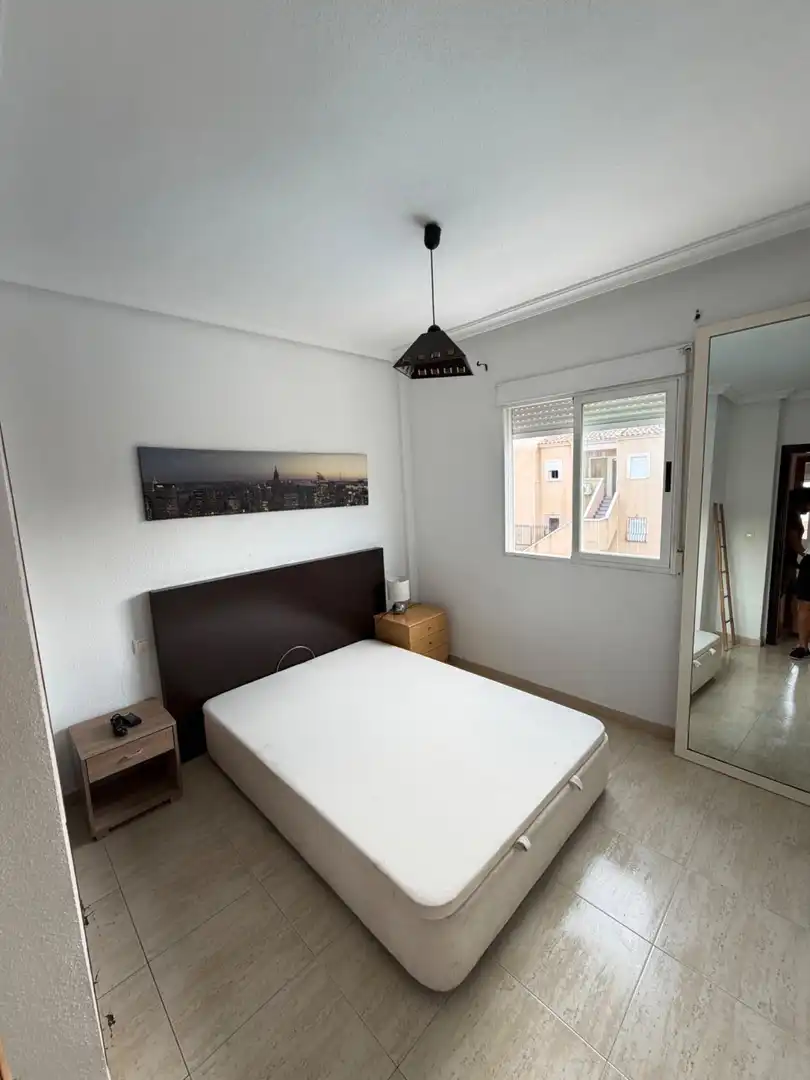 Habitación de Apartamento en venta en Torrevieja con Aire acondicionado, Balcón y Piscina comunitaria