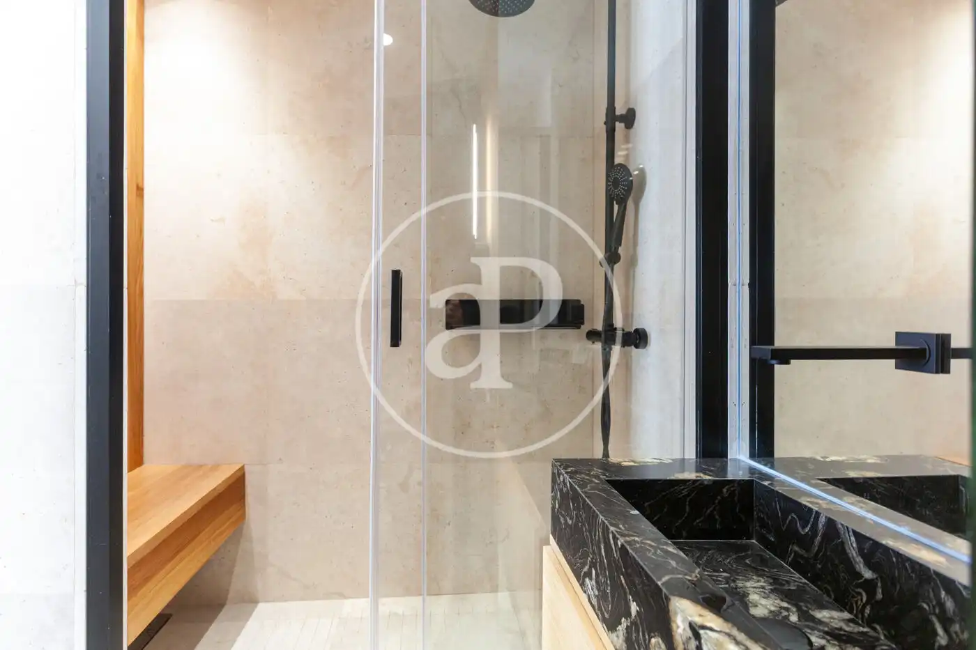 Bathroom of Flat for sale in Madrid  with Air Conditioner, Heating and Terrace