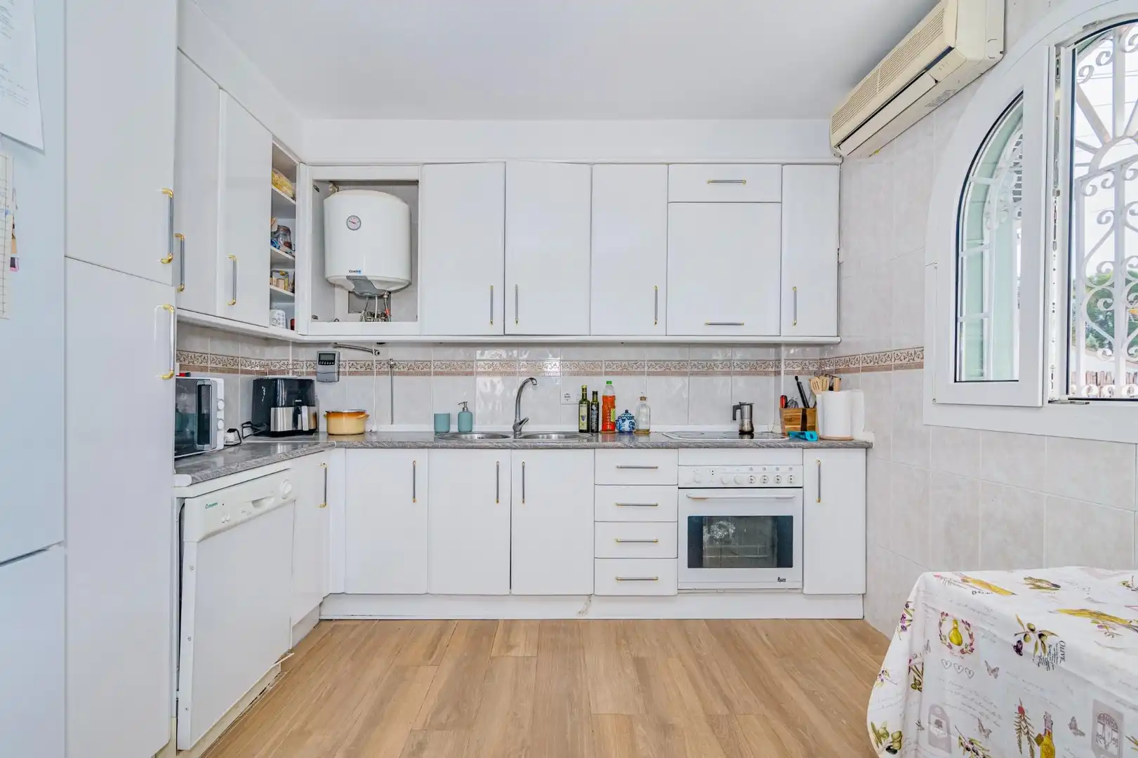 Cocina de Casa o chalet en venta en Albolote con Aire acondicionado, Jardín privado y Piscina
