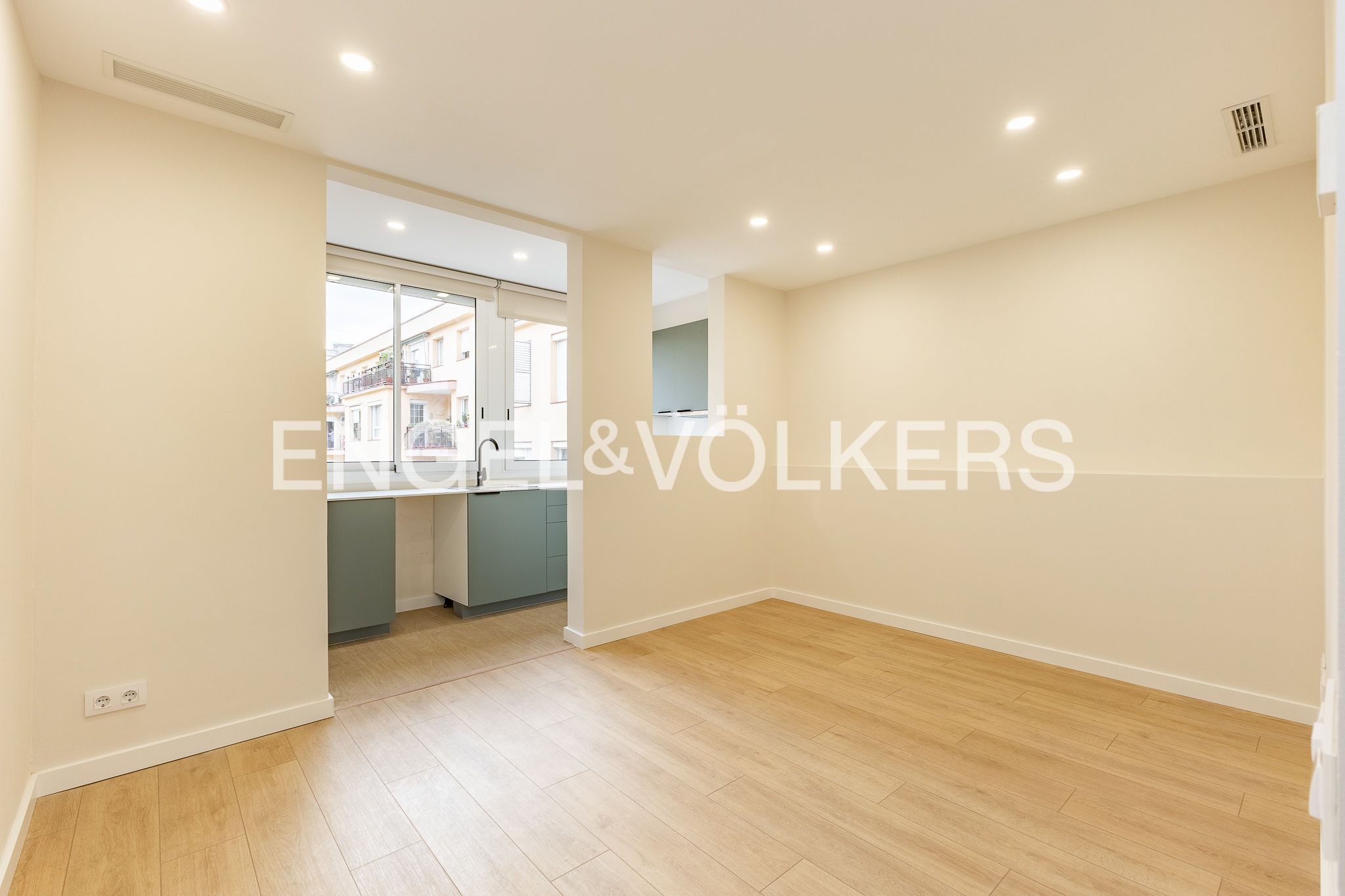 Dining room of Flat for sale in  Barcelona Capital  with Air Conditioner, Heating and Parquet flooring
