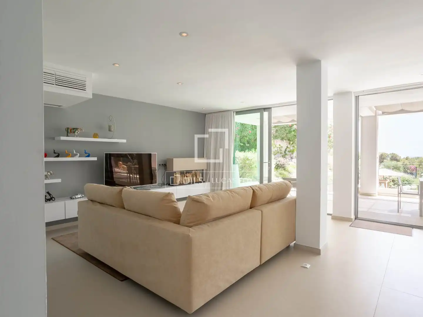 Sala de estar de Casa o chalet en venta en Santa Eulària des Riu con Aire acondicionado, Calefacción y Jardín privado