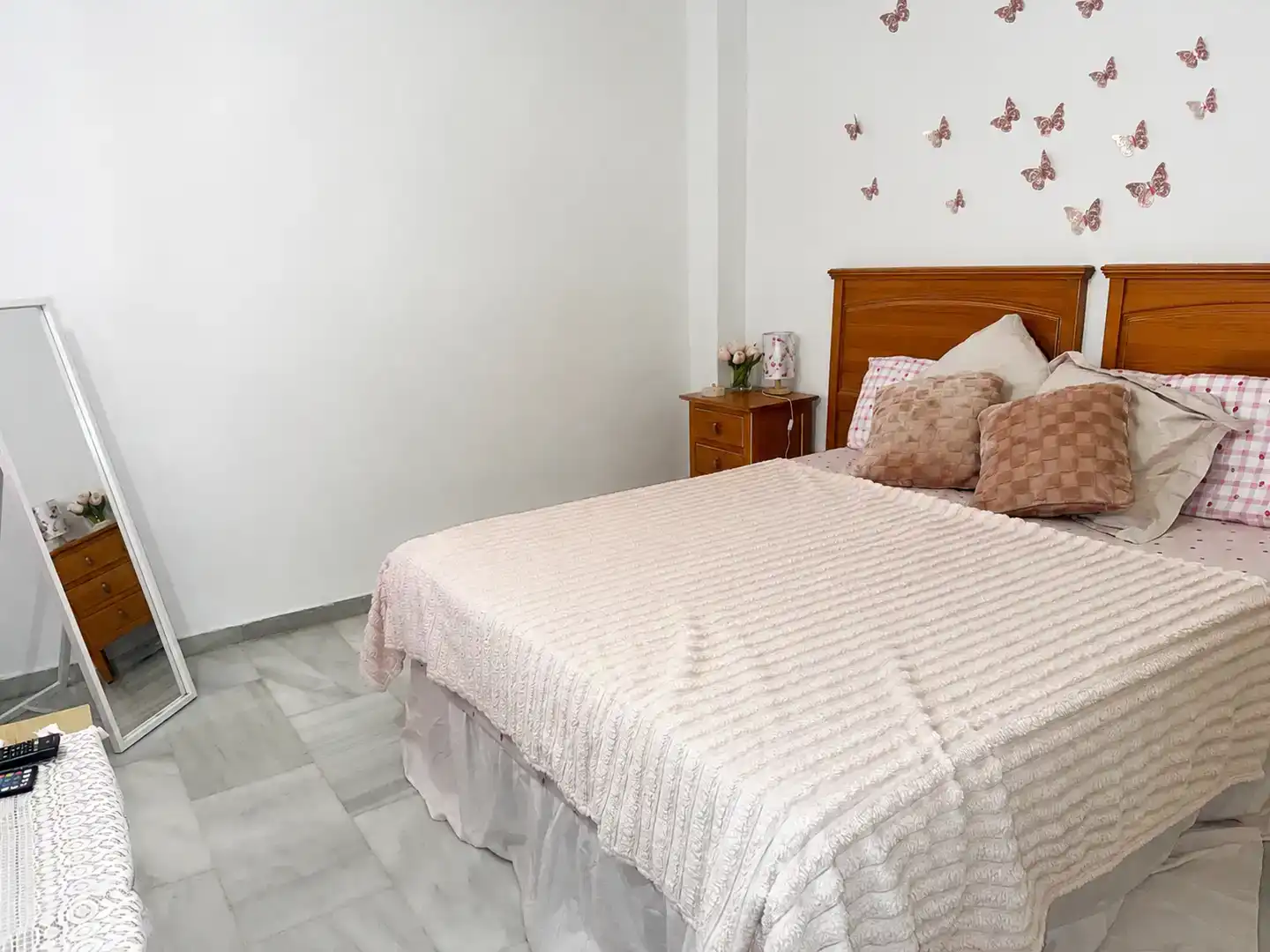 Bedroom of Flat for share in Marbella  with Air Conditioner, Private garden and Swimming Pool
