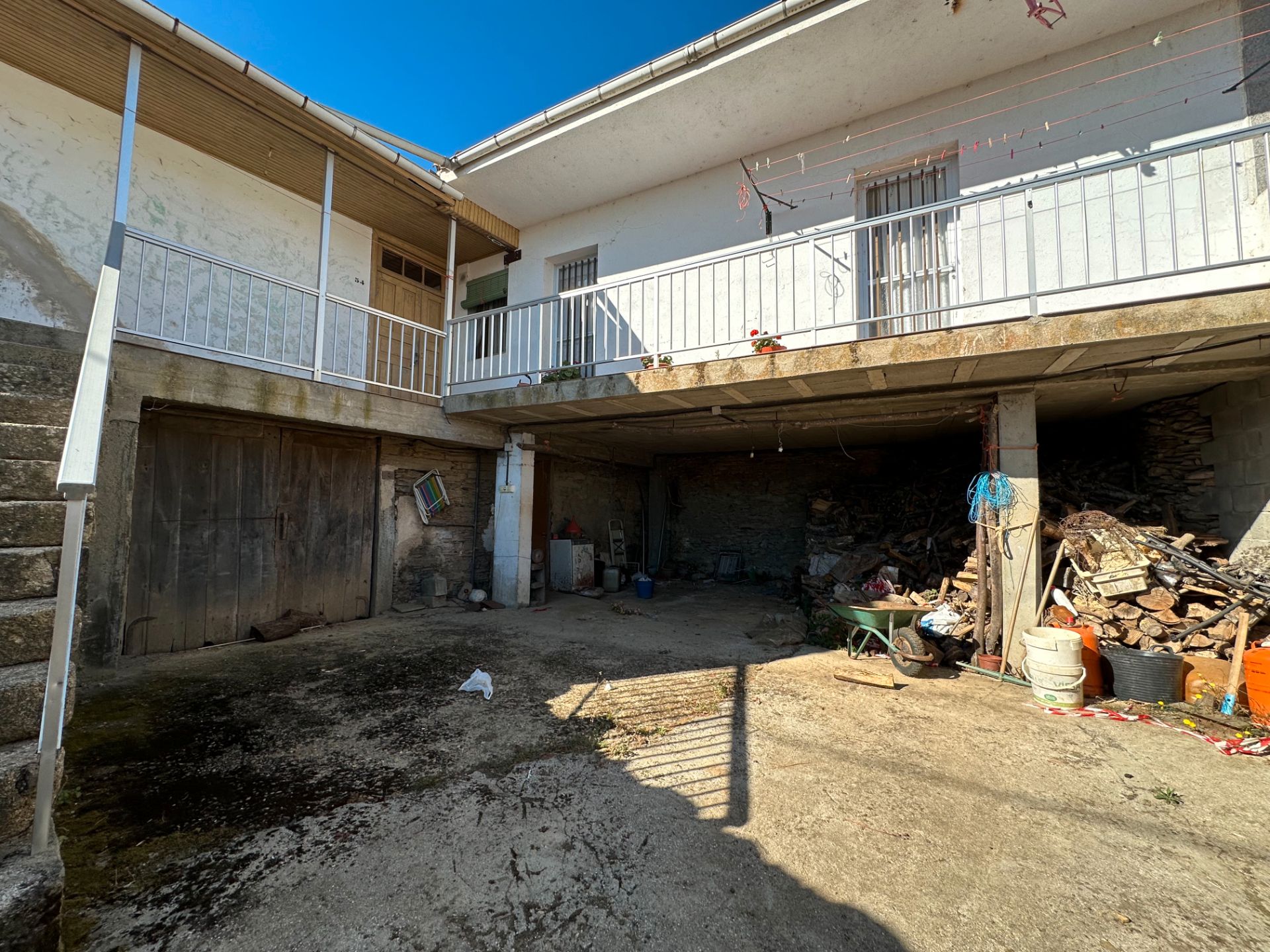 Houses for sale in Rua Trabe, 2, Vilardevós
