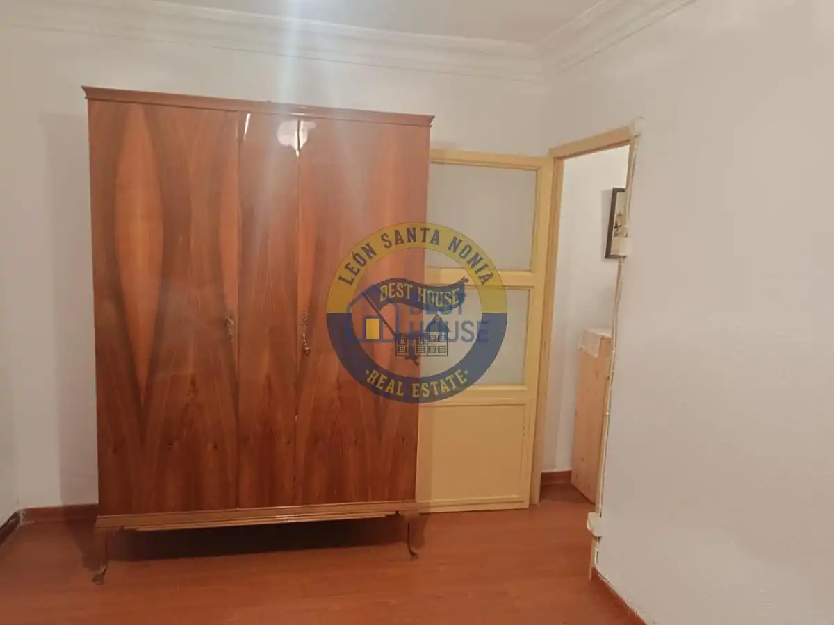Habitación de Finca rústica en venta en León Capital  con Calefacción y Parquet