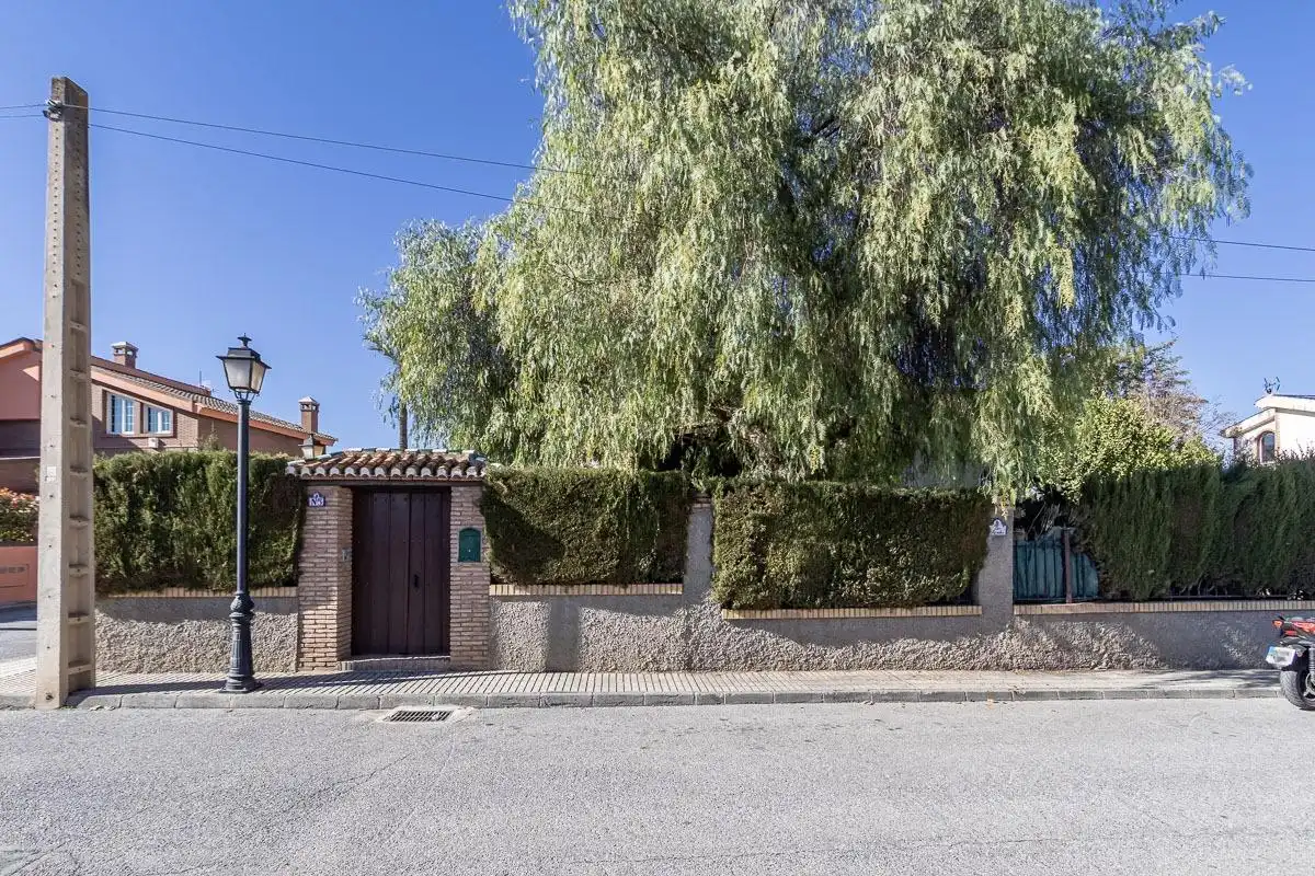 Vista exterior de Casa o xalet en venda en Las Gabias amb Calefacció, Jardí privat i Terrassa