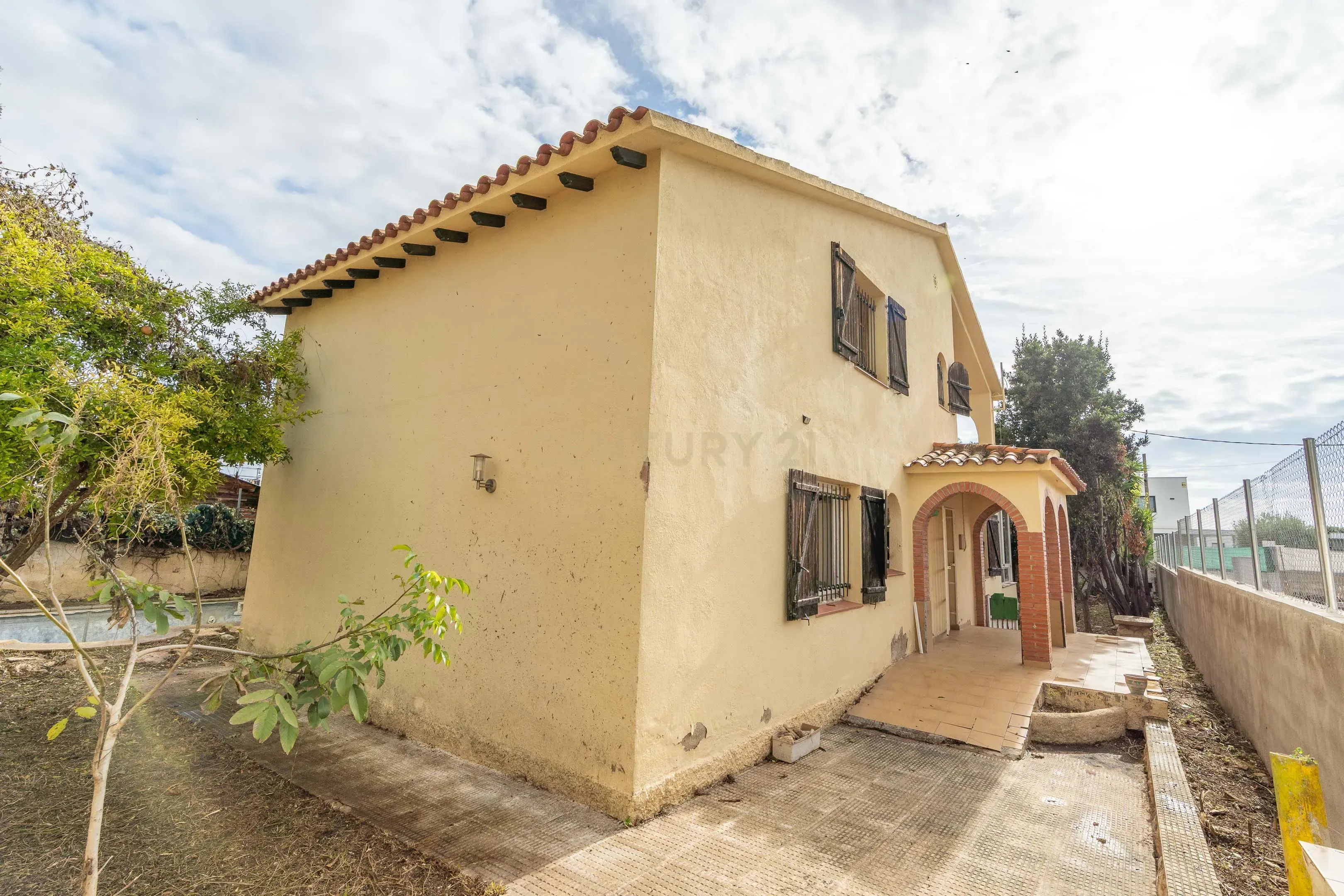 Vista exterior de Casa o xalet en venda en Santa Oliva amb Jardí privat, Piscina i Alarma