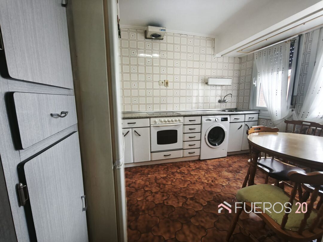 Cocina de Piso en venta en Barakaldo  con Calefacción y Amueblado