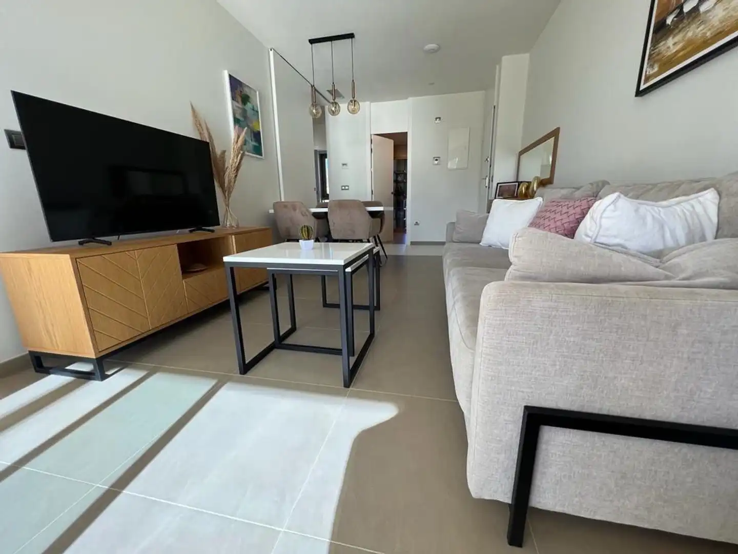 Sala d'estar de Casa o xalet de lloguer en Benidorm amb Aire condicionat, Jardí privat i Moblat