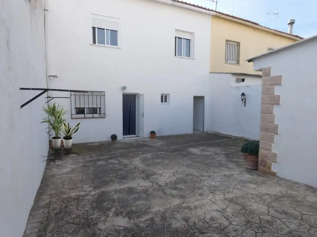 Casa adosada en venta en Camporrobles