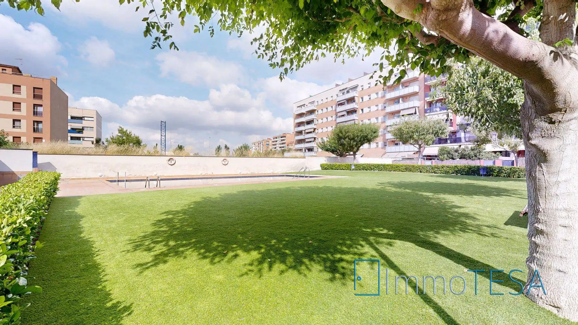 Vista exterior de Àtic en venda en Barberà del Vallès amb Aire condicionat, Calefacció i Parquet