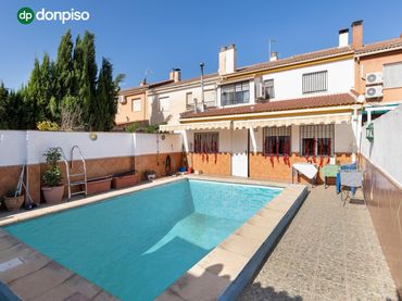 Adosado con piscina en venta en ANTONIO MACHADO