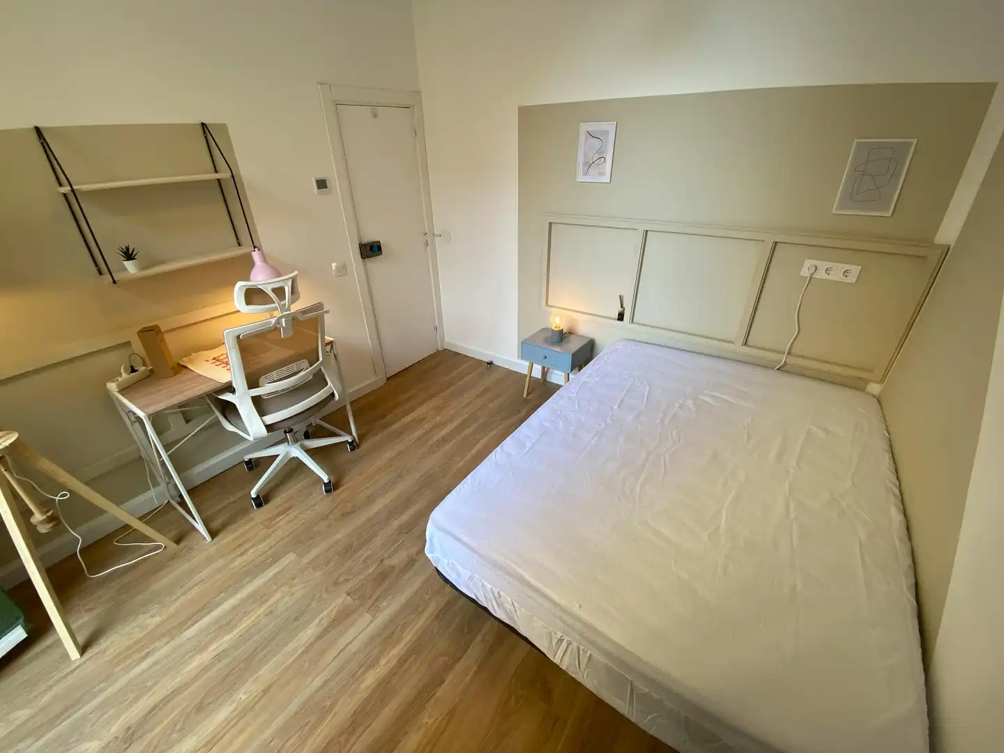 Bedroom of Flat for share in Barcelona  with Air Conditioner, Furnished and Washing machine