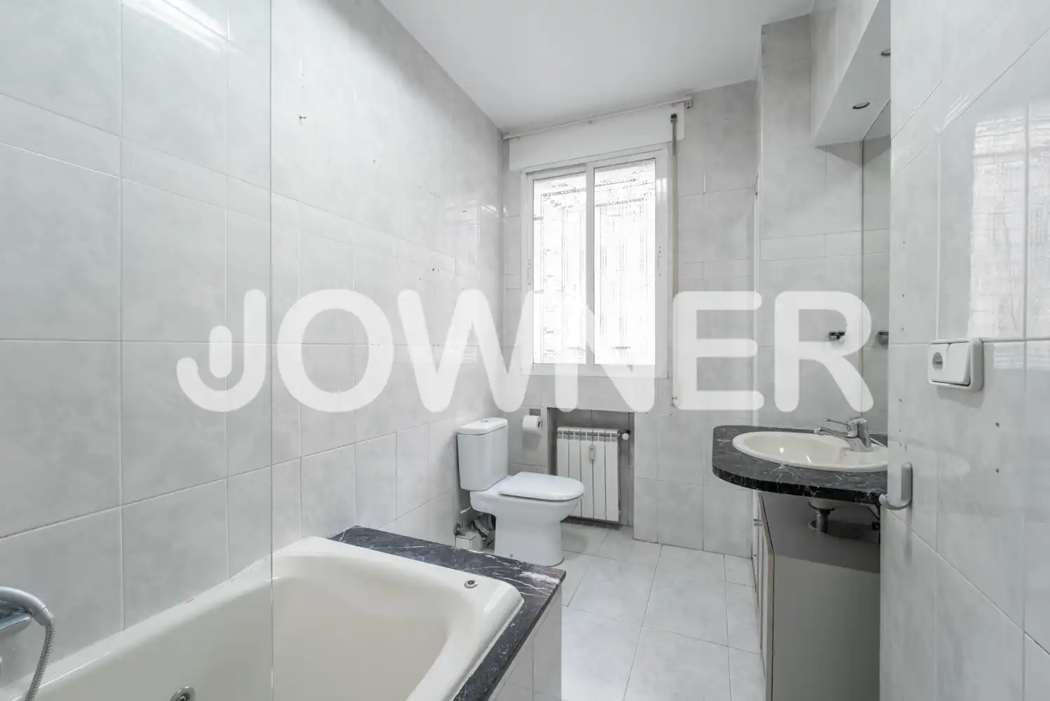 Baño de Piso de alquiler en Madrid con Calefacción, Trastero y Lavadora