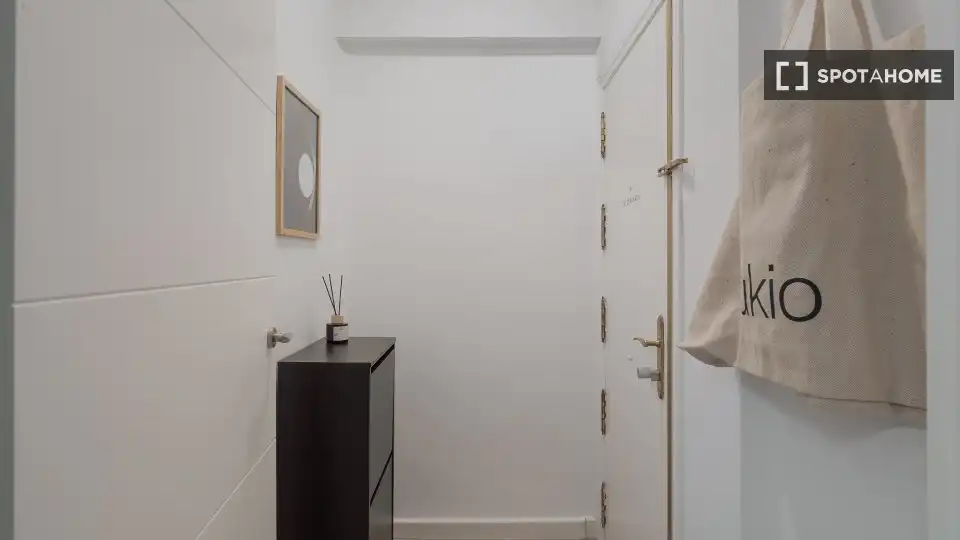 Apartament per a compartir en Madrid amb Aire condicionat, Terrassa i Moblat