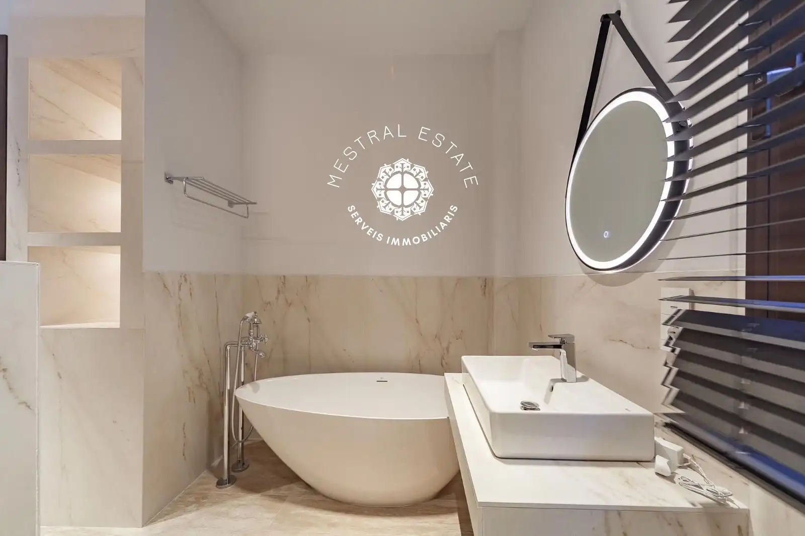 Bathroom of Houses for sale in Castelldefels  with Air Conditioner, Heating and Swimming Pool