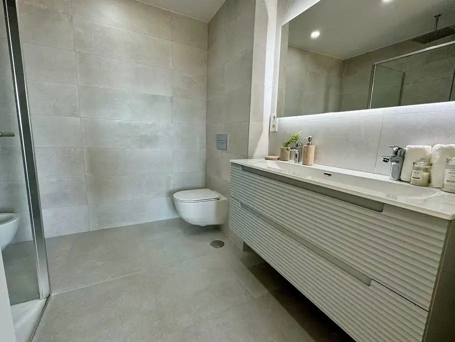Baño de Casa o chalet en venta en La Nucia con Aire acondicionado, Calefacción y Jardín privado