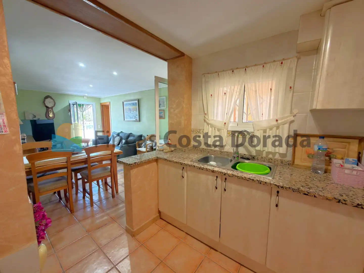 Cuina de Casa o xalet en venda en Cubelles amb Aire condicionat, Jardí privat i Terrassa